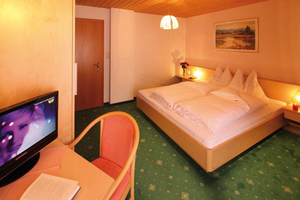 Hotel Sonnalpen Дамулс Стая снимка