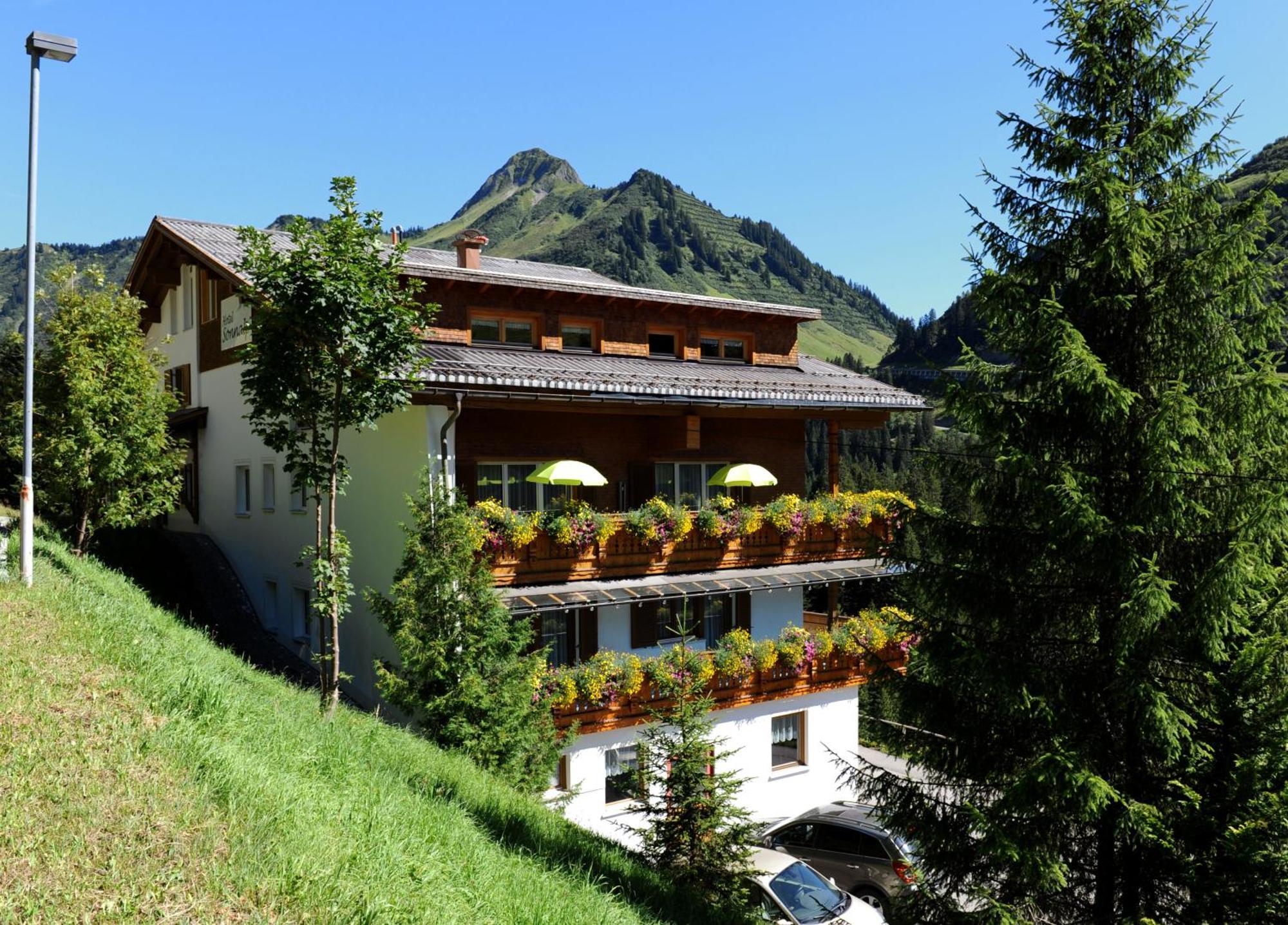 Hotel Sonnalpen Дамулс Екстериор снимка
